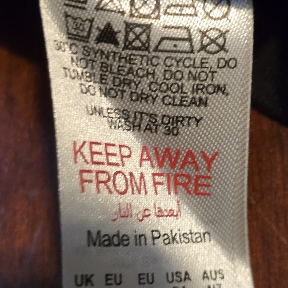 PrettyLittleThing Black Short Sleeve Crop Top - Picture 10 of 13